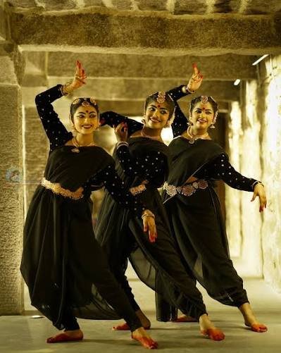 Classical group dance performance
